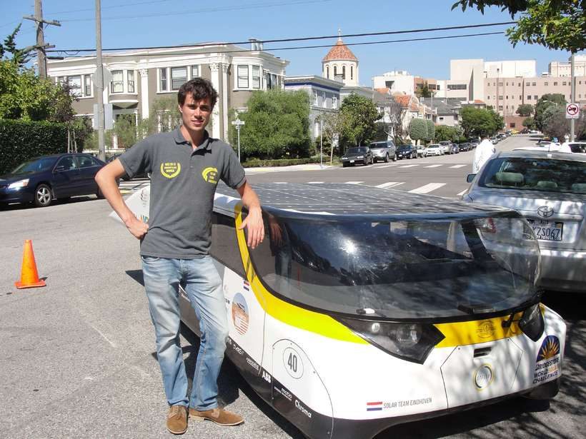 Lex Hoefsloot als student bij Solar Team Eindhoven met de Stella zonneauto